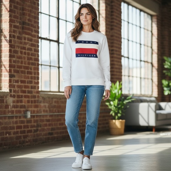 Vintage Tommy Hilfiger White Crewneck Sweatshirt Large - Picture 1 of 16